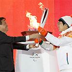 ‘모두를 빛나게 하는 불꽃’…패럴림픽 성화 봉송