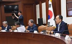 추경호 부총리 겸 기획재정부 장관이 5일 서울 종로구 정부서울청사에서 열린 ‘제1차 서비스산업발전 전담반(TF) 회의’를 주재, 모두발언을 하고 있다