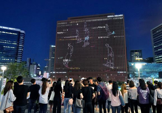 지난 8월 29일부터 서울스퀘어 외벽에서 진행되고 있는 평창 동계올림픽 성공 개최 기원 미디어아트.