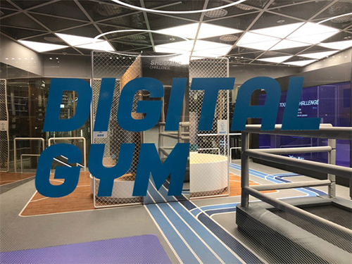 인천공항 제2터미널의 환승 편의지역에 있는 ‘디지털 짐’의 모습. 실내에서 디지털 장비를 이용해 스포츠 활동을 즐길 수 있다. 