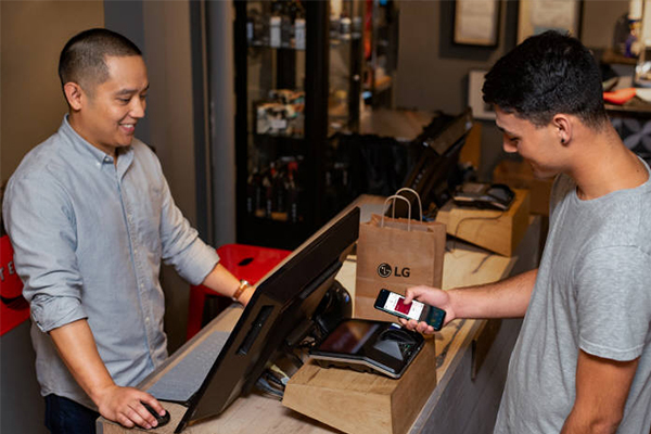 LG Elec launches its own mobile payment system in the U.S.