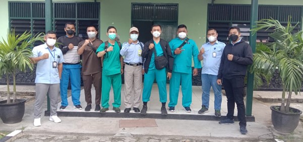 2022년 2월 6일 한인 동포 그룹인 코린도 그룹 조림지 백신 접종을 위해 파견 준비 중인 군 병원 의료진과 관계자들