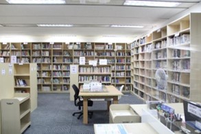 한인회 도서실 (장서 약 2만 2천 권)